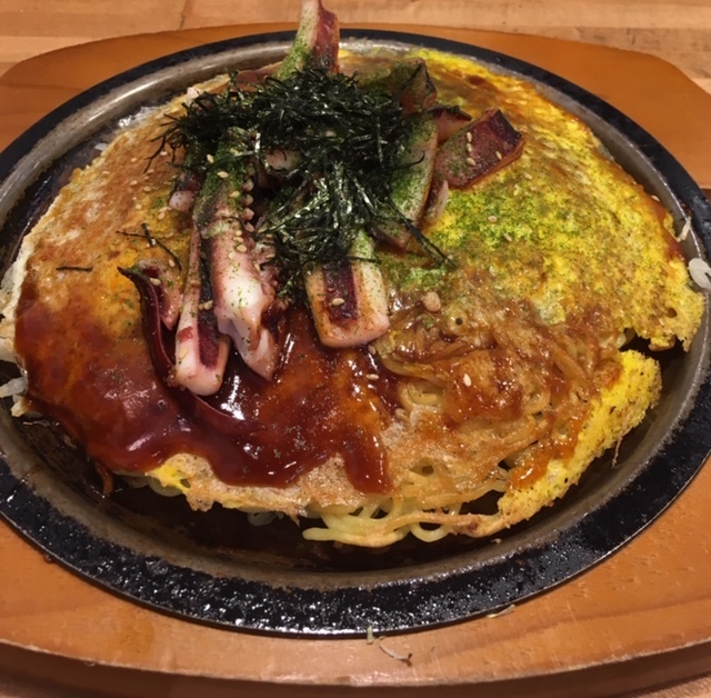 リトルトーキョーで広島風のお好み焼き_e0350971_07385767.jpg