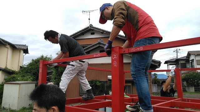 13日(日)の駿河台三丁目の天王祭に向けた櫓(やぐら)建てとテント張り_f0141310_07462128.jpg