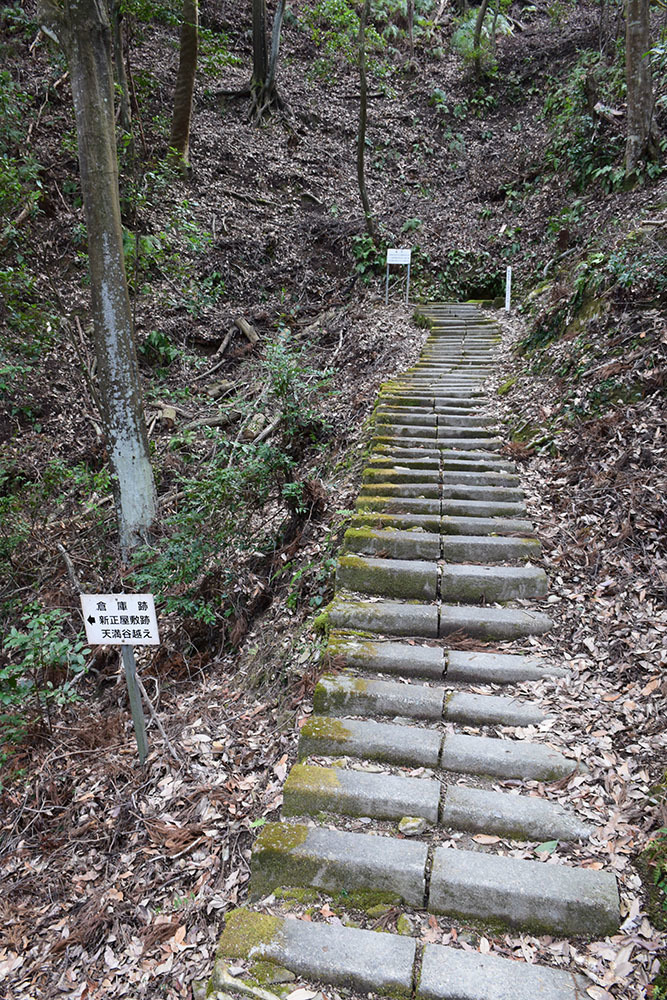 阿波国最大の山城、一宮城攻城記。 その1 <登山口~湧水>_e0158128_14554504.jpg