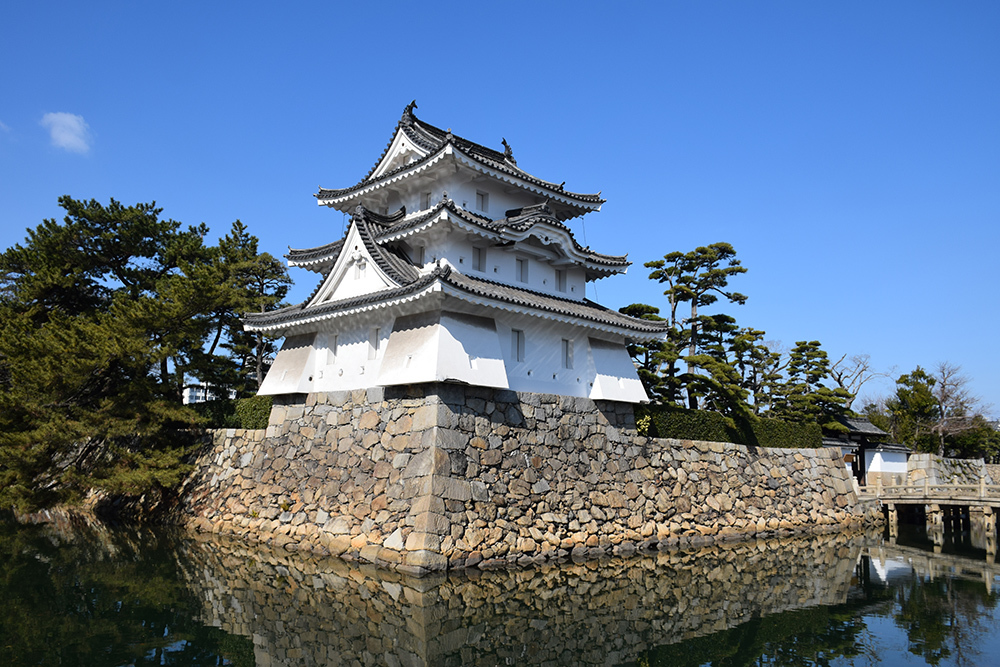 海に浮かぶ要塞、讃岐高松城を歩く。　その１　＜艮櫓、旭橋、旭門、桜の馬場＞_e0158128_19273604.jpg