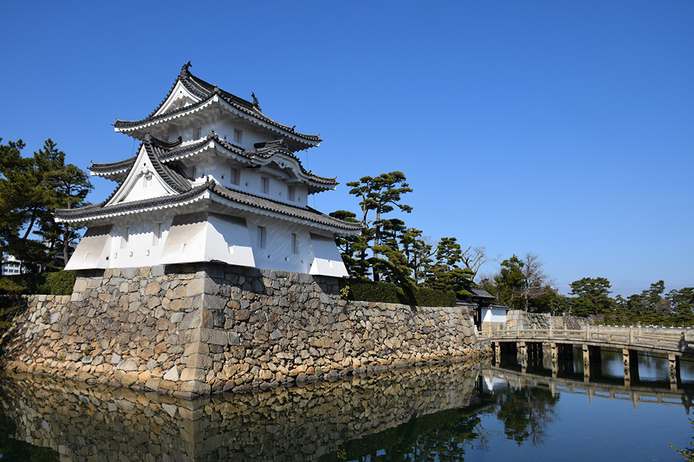 海に浮かぶ要塞、讃岐高松城を歩く。　その１　＜艮櫓、旭橋、旭門、桜の馬場＞_e0158128_19305126.jpg