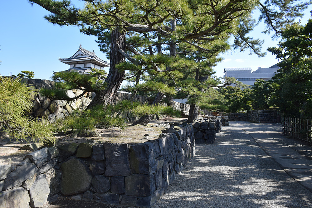 海に浮かぶ要塞、讃岐高松城を歩く。 その3 <水手御門、月見櫓、渡櫓>_e0158128_20032469.jpg
