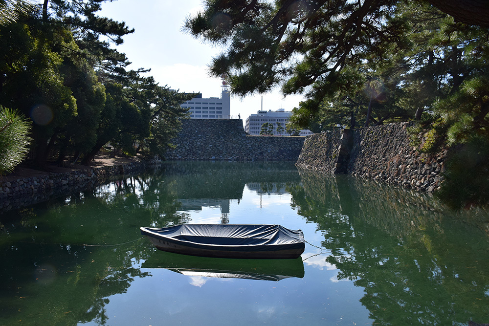 海に浮かぶ要塞、讃岐高松城を歩く。 その4 <水門、鉄門、二ノ丸>_e0158128_20231691.jpg