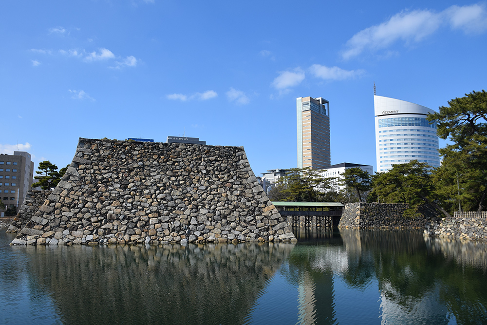 海に浮かぶ要塞、讃岐高松城を歩く。 その5 <本丸、天守台>_e0158128_20520221.jpg