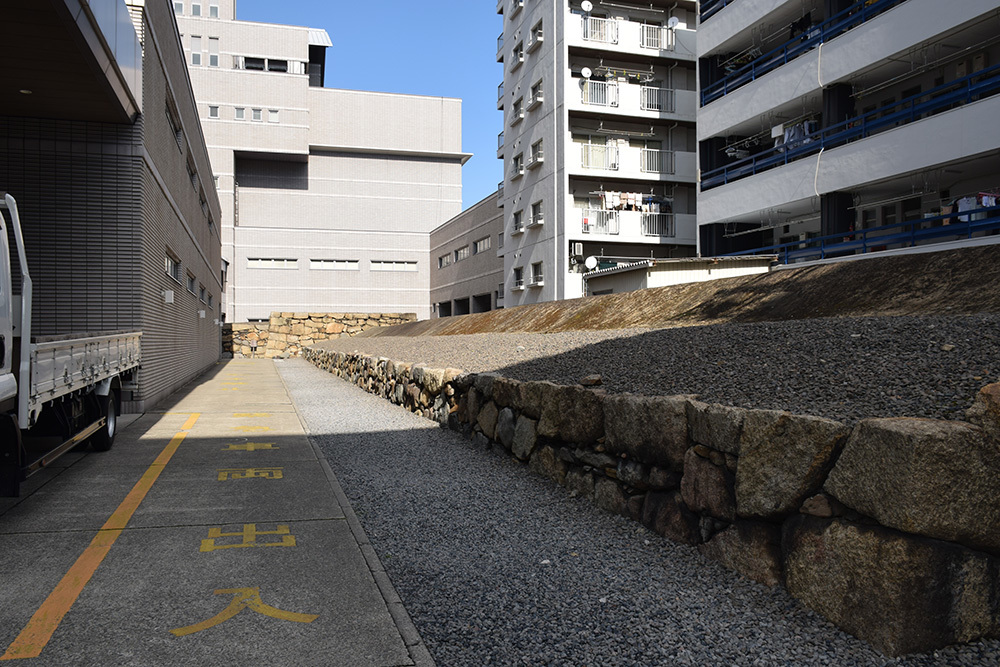 海に浮かぶ要塞、讃岐高松城を歩く。 その6 <外周、東の丸>_e0158128_21155795.jpg