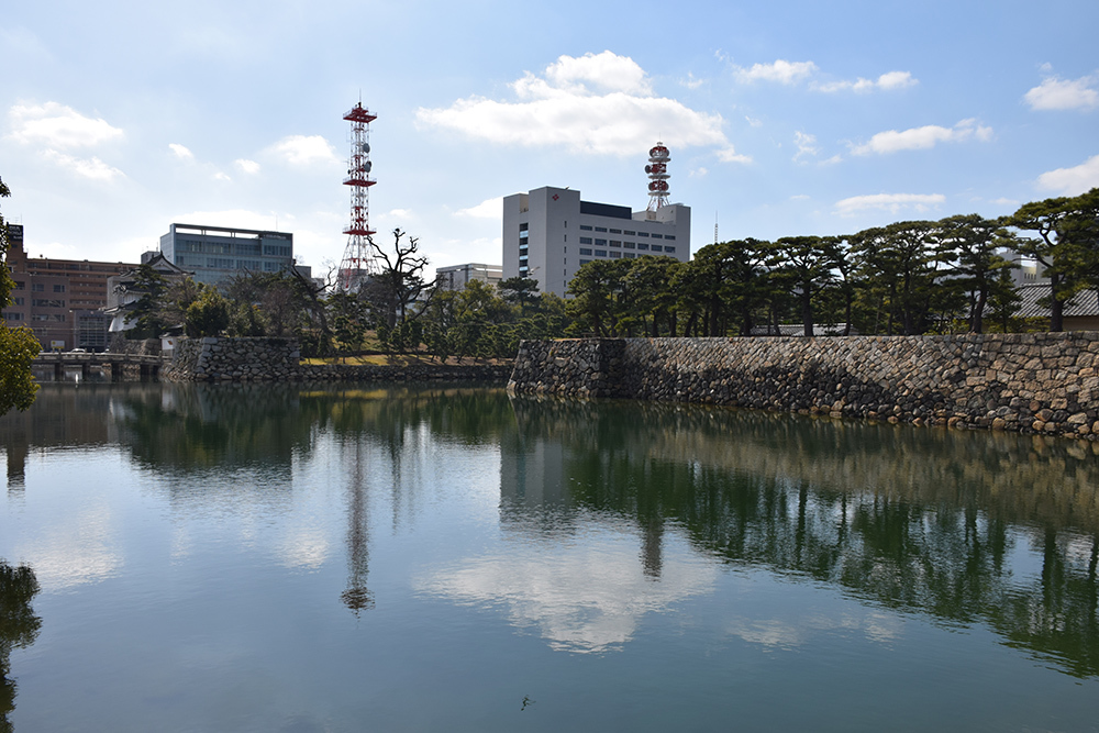 海に浮かぶ要塞、讃岐高松城を歩く。 その6 <外周、東の丸>_e0158128_21212920.jpg