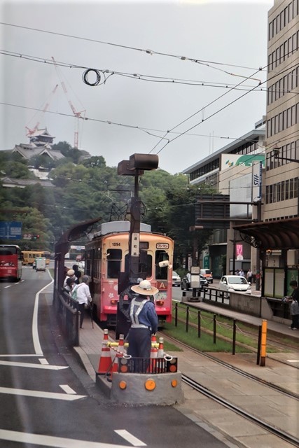 藤田八束の鉄道写真@熊本の路面電車、懸命に復興に向かう熊本・・・頑張れ熊本、熊本城の復興が面白い_d0181492_17403734.jpg