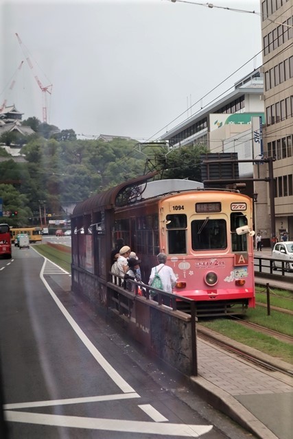 藤田八束の鉄道写真@熊本の路面電車、懸命に復興に向かう熊本・・・頑張れ熊本、熊本城の復興が面白い_d0181492_17405189.jpg