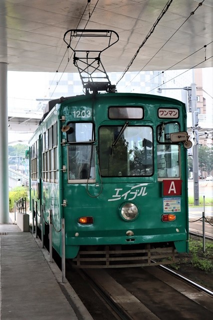 藤田八束の鉄道写真@熊本の路面電車、懸命に復興に向かう熊本・・・頑張れ熊本、熊本城の復興が面白い_d0181492_17422100.jpg