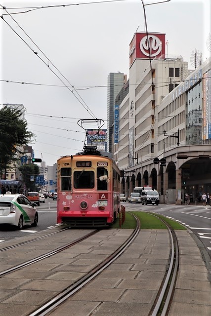 藤田八束の鉄道写真@熊本の路面電車、懸命に復興に向かう熊本・・・頑張れ熊本、熊本城の復興が面白い_d0181492_17450141.jpg