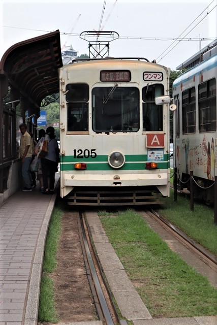 藤田八束の鉄道写真@熊本の路面電車、懸命に復興に向かう熊本・・・頑張れ熊本、熊本城の復興が面白い_d0181492_17453500.jpg