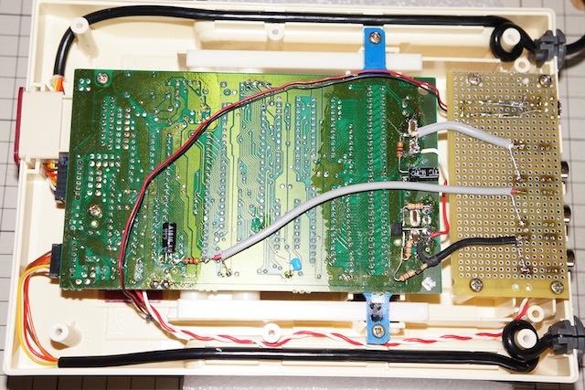 ファミコン筐体漂白(ただ日に晒すだけ)その後+AV化とUSB電源 ファミコン筐体漂白(ただ日に晒すだけ)その後+AV化とUSB電源