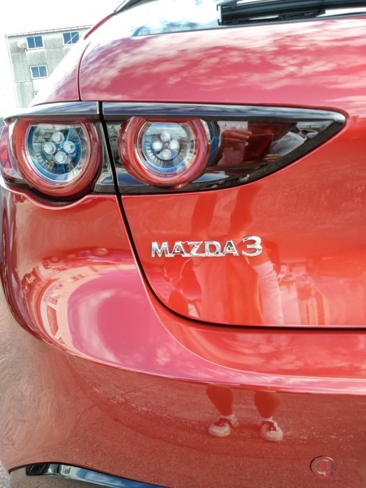 カッコいいわ~ MAZDA 3 ウォーキング途中で激写 _c0117936_13200338.jpg