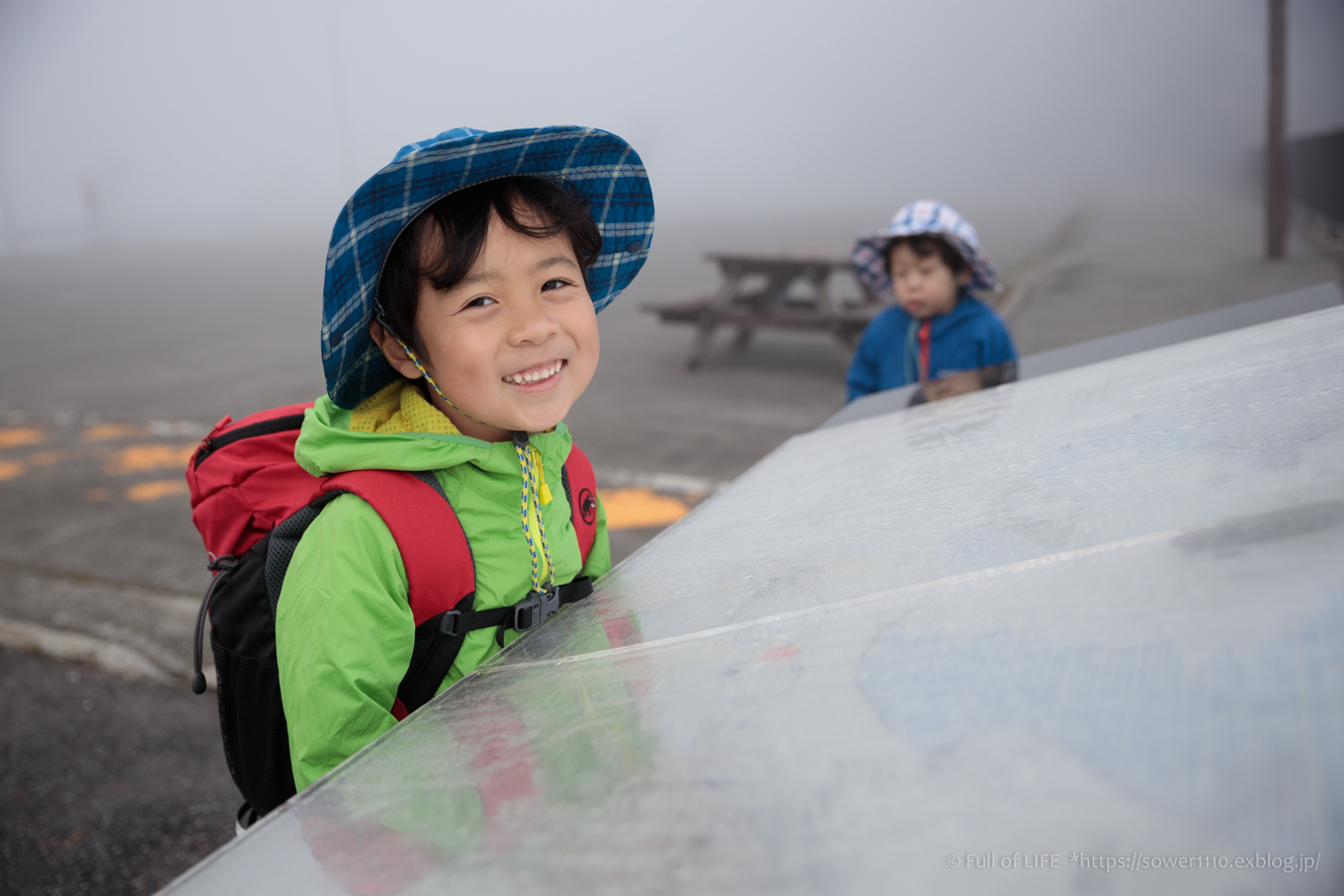 ちびっ子兄弟 霞の山へ「半月山」_c0369219_09311530.jpg