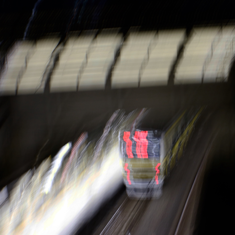 走る電車をオールドレンズで撮影_c0060143_13470133.jpg