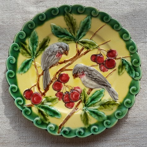 Sarreguemines(サルグミンヌ)の鳥とサクランボ文様のバルボ Sarreguemines(サルグミンヌ)の鳥とサクランボ文様のバルボ