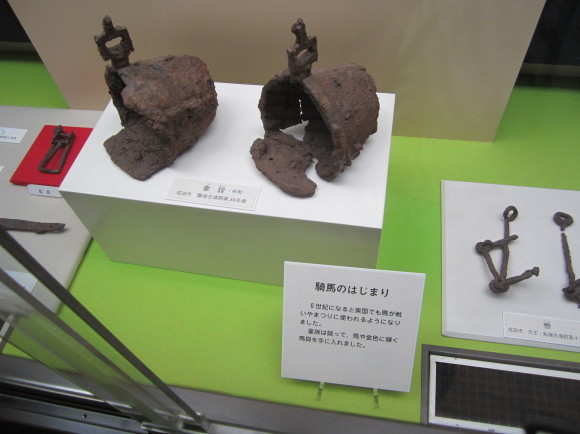 馬鈴を表現した馬形埴輪を持つ古墳の被葬者は王か臣下か_a0237545_10122094.jpg