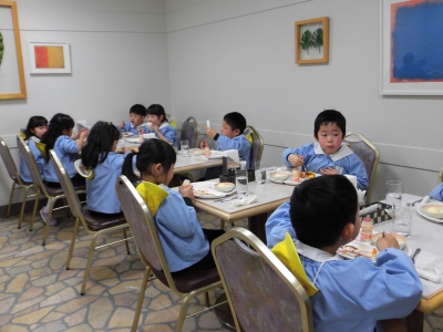 卒園遠足 さいか屋にいってきました!_a0382671_12555499.jpg