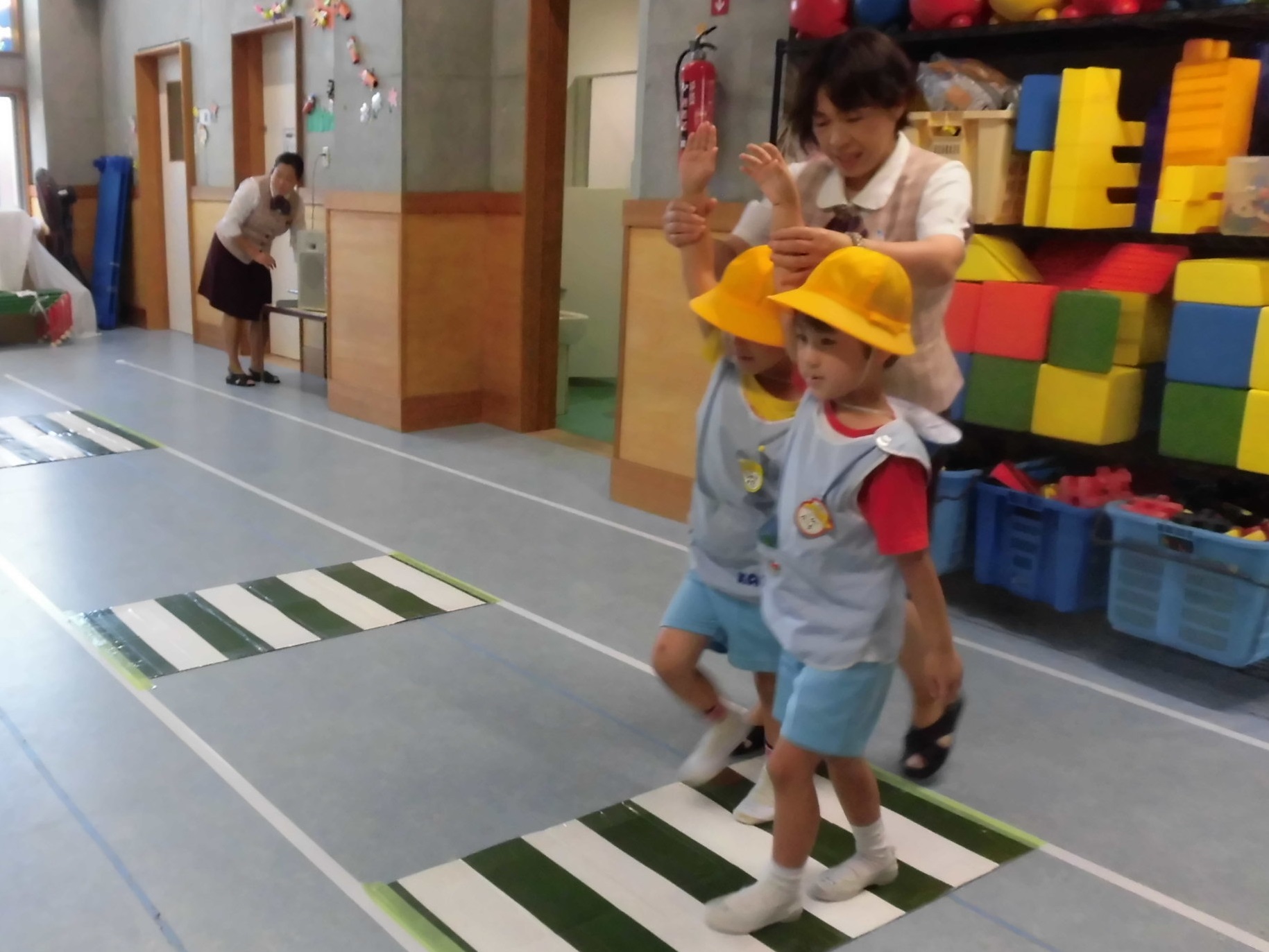 右を見て!左を見て!もう一度右を見て・・・_a0382671_13251400.jpg