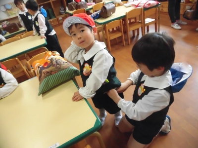 年長組のお友達が先生に変身?!_a0382671_13254830.jpg