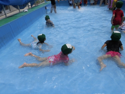 今日もプール遊びしました!_a0382671_13262044.jpg