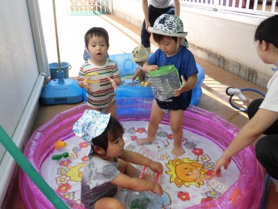 今日もプール遊びしました!_a0382671_13262048.jpg