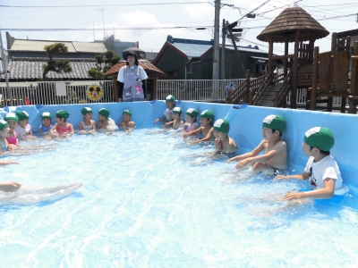 19日、年長プール遊びしました_a0382671_13350212.jpg