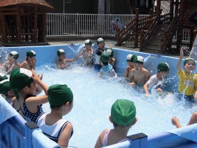 19日、年長プール遊びしました_a0382671_13350233.jpg