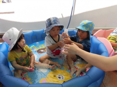プール遊び_a0382671_13350398.jpg