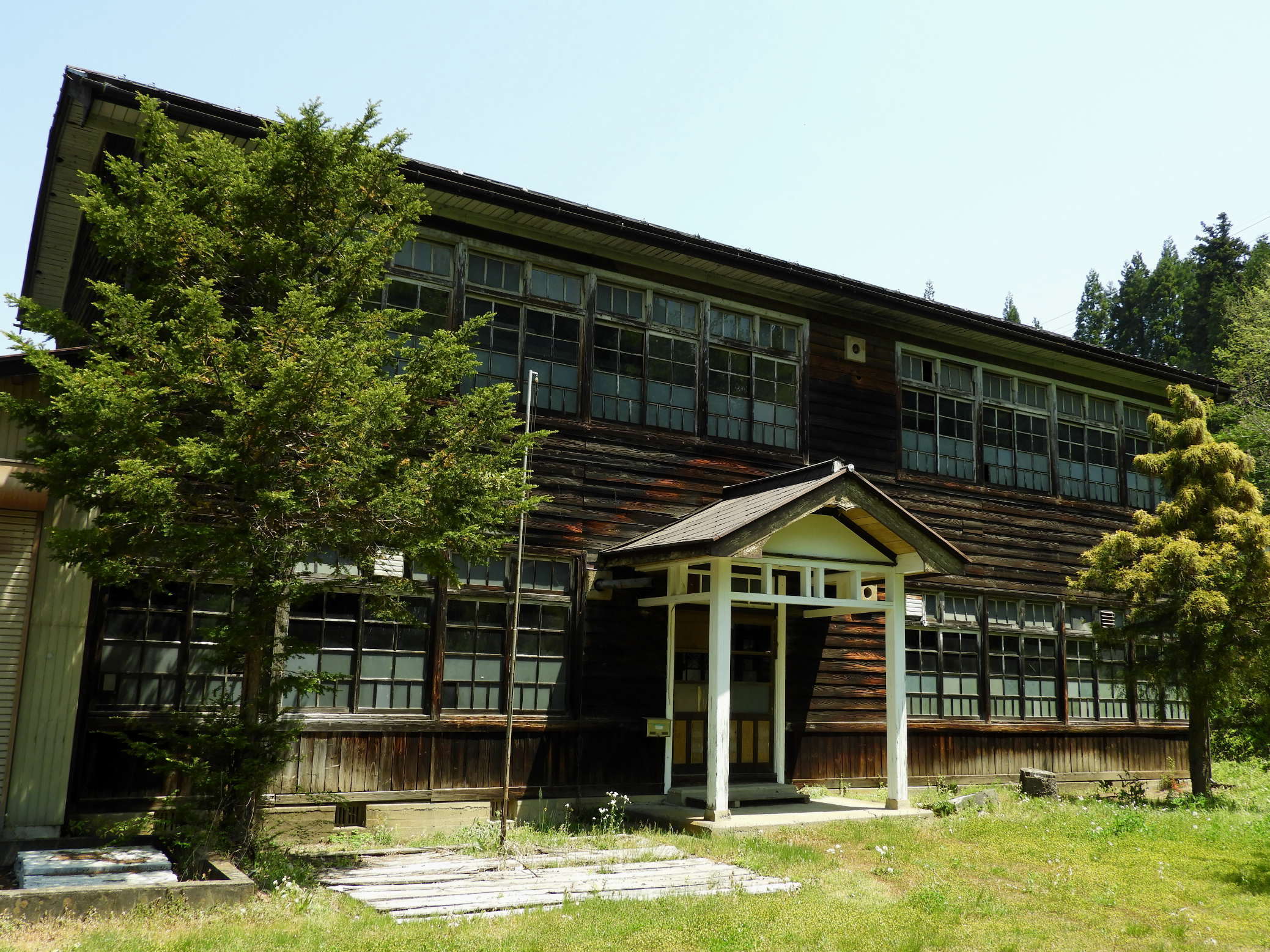 長野そぞろ歩き 廃校巡り 旧七二会小学校岩草分校 旧日下野小学校 日本庭園的生活