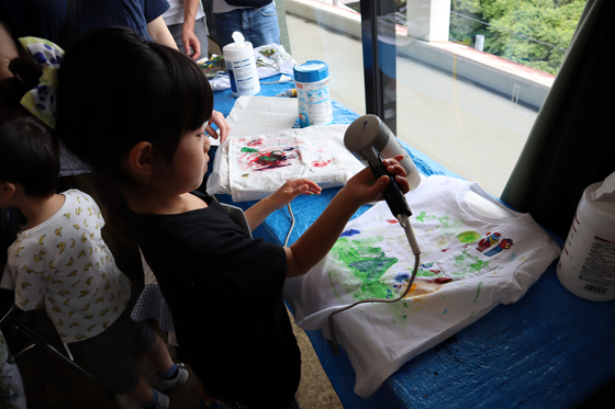 やと子ども美術教室　～ Tシャツに描く ～_e0222340_15111318.jpg