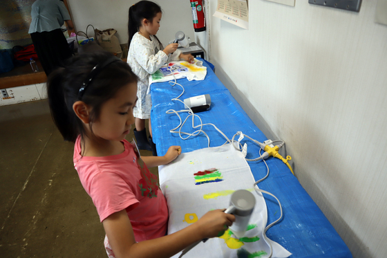 やと子ども美術教室　～ Tシャツに描く ～_e0222340_15114334.jpg