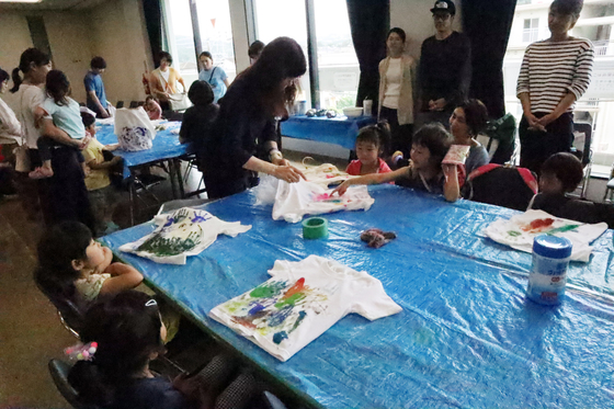 やと子ども美術教室　～ Tシャツに描く ～_e0222340_15134311.jpg
