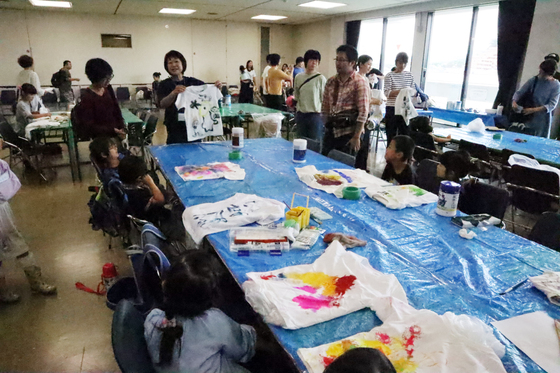 やと子ども美術教室　～ Tシャツに描く ～_e0222340_15141750.jpg