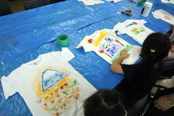 やと子ども美術教室　～ Tシャツに描く ～_e0222340_1515720.jpg