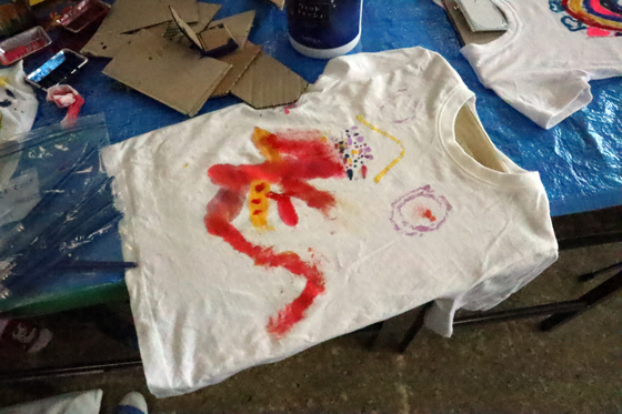 やと子ども美術教室　～ Tシャツに描く ～_e0222340_15172688.jpg