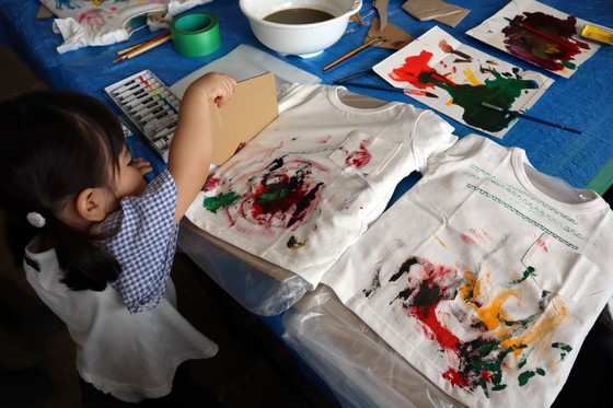 やと子ども美術教室　～ Tシャツに描く ～_e0222340_1595785.jpg