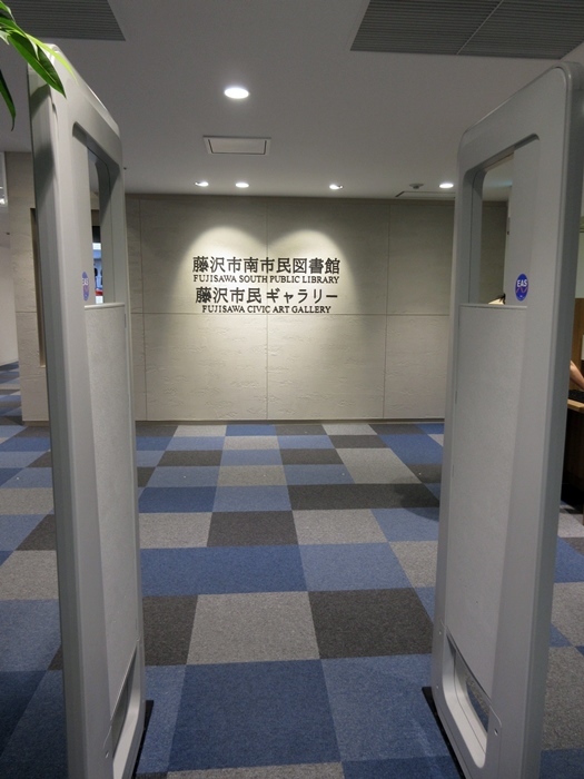 【アフタヌーンティールーム】海老オムレツと2種デリのアジアンプレートとデパ中図書館_b0009849_11413304.jpg