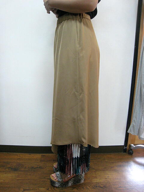 ＯＳＭＯＳＩＳ（オズモーシス）アシンメトリープリーツ切替パンツ　 ＢＥＩＧＥ_a0089359_1318894.jpg