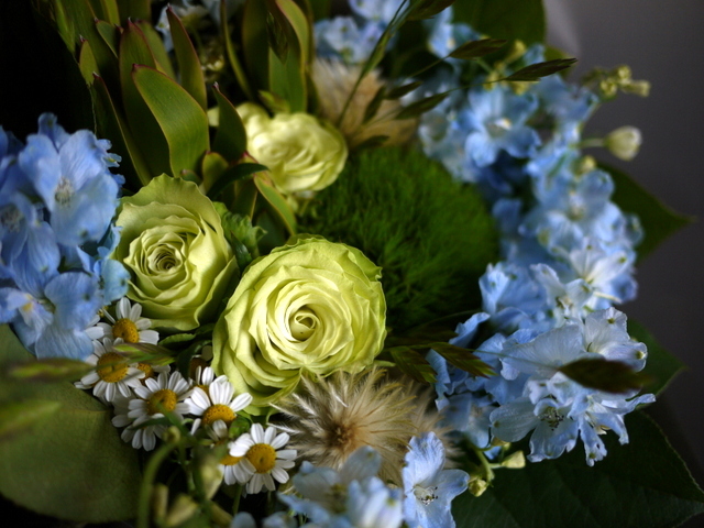 産休に入られる方への花束 青 緑系 19 07 11 札幌 花屋 Mell Flowers