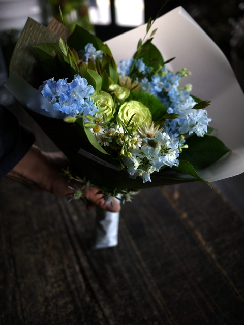 産休に入られる方への花束 青 緑系 19 07 11 札幌 花屋 Mell Flowers 産休に入られる方への花束 青 緑系 19 07 11 札幌 花屋 Mell Flowers