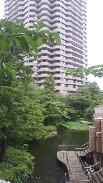 写真追加:港区三田を行くシリーズ(2)「幽霊地蔵」※高輪築堤石積確認、お台場追記、八ツ山橋、鉄路敷設写真、幽霊通った飴屋のあった二本榎・地蔵元位置の芝浜と東海道沿いに海に通された鉄路の浮世絵他を追記_b0116271_16500215.jpg