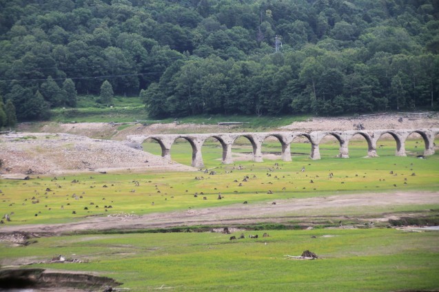 タウシュベツ川橋梁　北海道旅日記１_d0377645_23091305.jpg