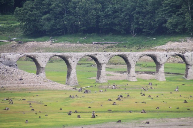 タウシュベツ川橋梁　北海道旅日記１_d0377645_23190071.jpg