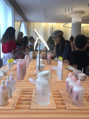 新しい世代!NY発のGlossier グロッシアーコスメティックブランド_e0255210_03145327.png