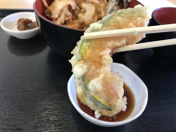 ランチはガッツリ かき揚げ丼定食!_c0212604_12181513.jpg