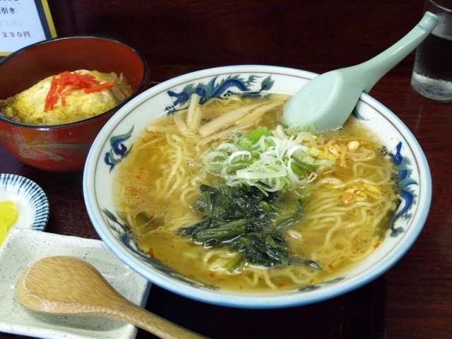 食事処 たるまい軒(辛味噌ラーメン・小玉丼)_d0153062_20431583.jpg
