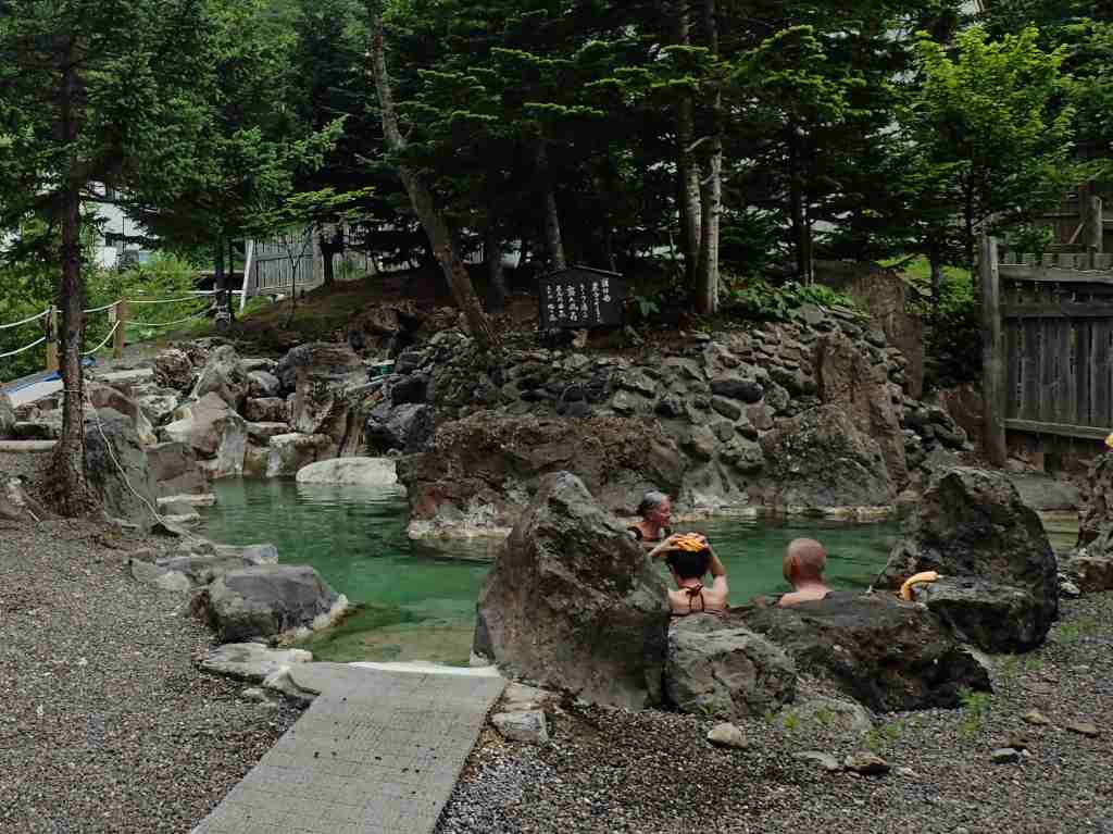 秘湯！岩尾別温泉「地の果てホテル」に泊まる羅臼シャチク－ズ3日間　1,030ｋｍ　22,308歩の旅　7/15~17_c0183777_1729983.jpg