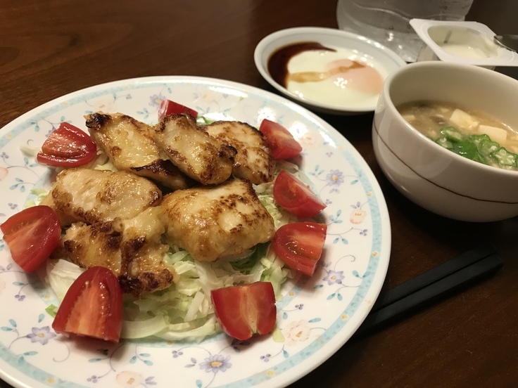 夜ごはんは「ガーリック醤油チキン」。_c0212604_18515698.jpg