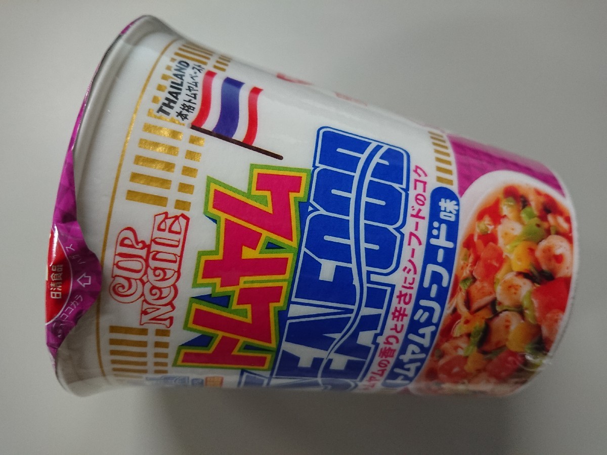 7/18夜勤飯 日清カップヌードルトムヤムシーフード味 & グリコ Bigプッチンプリンパピコチョココーヒー_b0042308_01501014.jpg